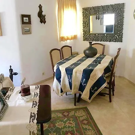 Sesimbra Beach House * Alfarim