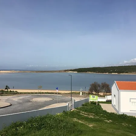Sesimbra Beach House * Alfarim